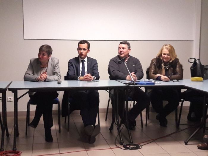 Muriel-Jourda-à-la-rencontre-des-militants-vannetais