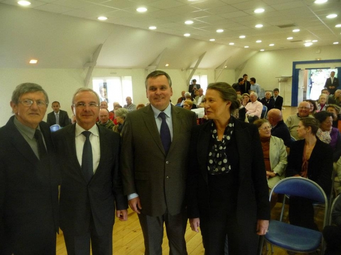 republicain-morbihan-Le-Ministre-LEONETTI-à-Pluvigner
