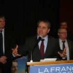 Xavier Bertrand à Noyal-Pontivy en réunion publique